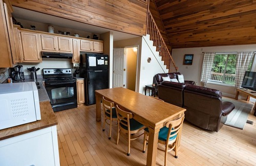 Rogers Cabin | Lake Cabin, Prime Location, Quiet Gated Community, Wi-Fi, Smart TV's, Swim, Fish