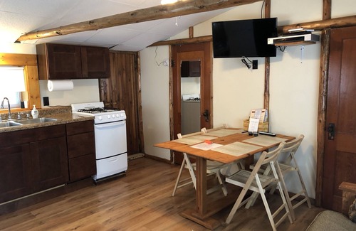 Mayfield Cabin | Lake Cabin Resort Cabin 4 on Fife Lake