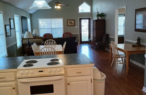 Lake Charles House | LAKE CALCASIEU, BIG LAKE, HEBERT'S LANDING, 3-bedroom house in LAKE CHARLES LA