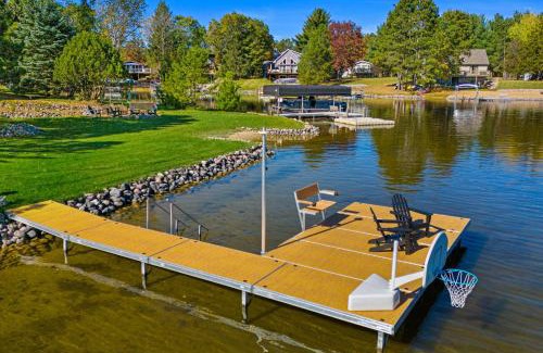 Nekoosa House | Lake Camelot Cabin