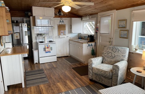 Colchester Cottage | Lake Champlain lakefront cottages with beautiful mountain views.