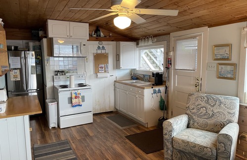 Colchester Cottage | Lake Champlain lakefront cottages with beautiful mountain views.