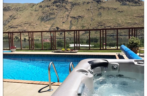 Chelan Falls House | Lake Chelan: Private Pool, Hot Tub, Stunning Views, 7 Mins to Chelan Sleeps 6