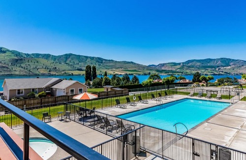 Chelan Apartment | Lake Chelan Shores Picture Perfect 11 to 6