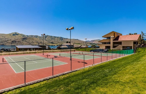 Chelan Apartment | Lake Chelan Shores Picture Perfect 11 to 6