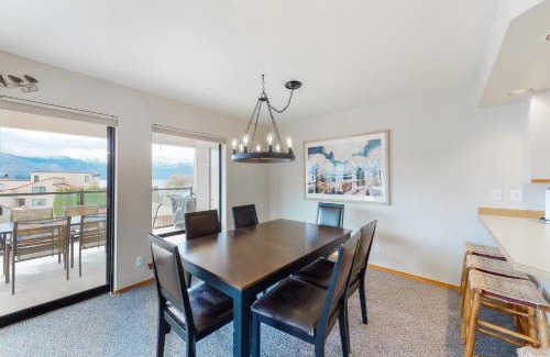 Chelan Apartment | Lake Chelan Shores Shore Serenity 19-3