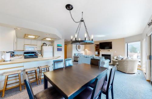 Chelan Apartment | Lake Chelan Shores Shore Serenity 19-3