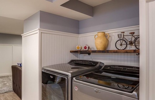 Chelan House | Lake Chelan Vacation Rental with private pool and hot tub, sleeps up to 12