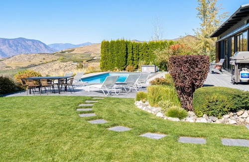 Chelan House | Lake Chelan Vacation Rental with private pool and hot tub, sleeps up to 6 adults