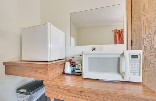 Lake City Apartment | Lake City Studio: Walk to Engelwood Beach & Town