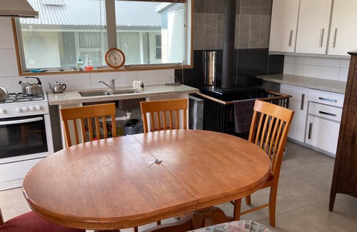 Ashburton Lakes House | Lake Clearwater Lodge - Stunning Alps Surrounds
