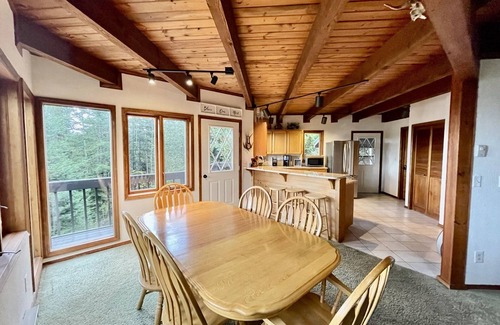 Coeur d'Alene Cabin | Lake Coeur d'Alene Family-friendly cabin