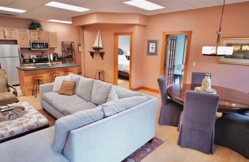 Glendale Condo | Lake Condo 2 Bedroom