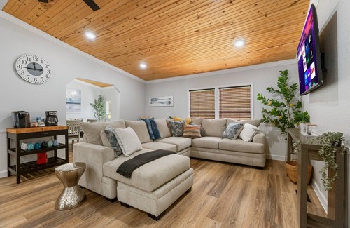 Willis House | Lake Conroe Oasis w/dock, covered patio, kayaks, ping-pong, games, & more!