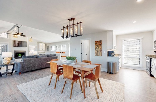 Cadiz House | Lake Country - Waterfront With Style