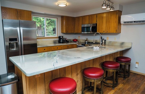 Hoodsport Cabin | Lake Cushman Cabin, Hot tub & Relaxing Creek.