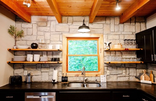 Walnut Mountain House | Lake Dakwa Lodge, Lake Dakwa Lodge Lakeside Retreat