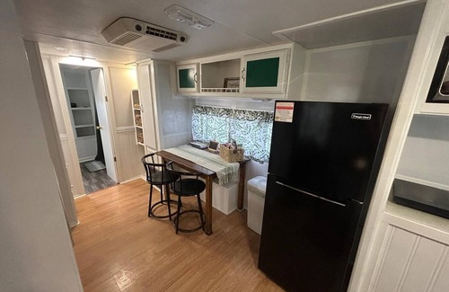Dandridge RV Rental | Lake Daze Cozy Camper in Dandridge TN on Lake Douglas. Close to Attractions!
