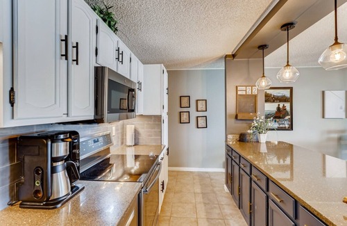 Dillon Condo | Lake Dillon + Mountain views, close to all the ski resorts and shopping!