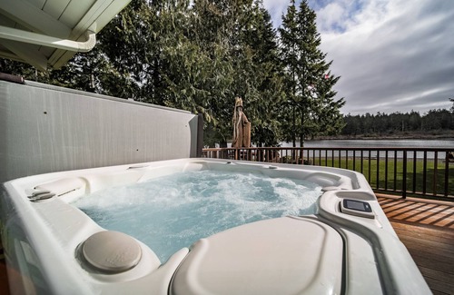 Long Beach House | Lake Diva | Private Estate on a Quiet Lake Just Two Blocks From the Beach