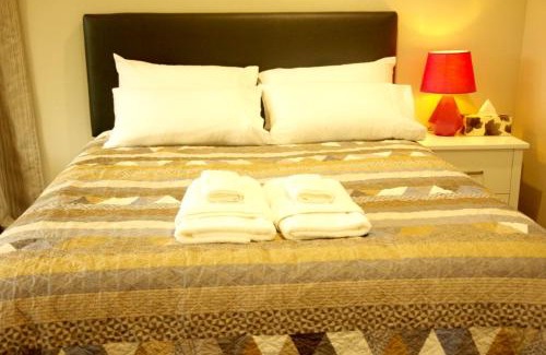 Frankton House | Lake Domain Boarding Holiday House