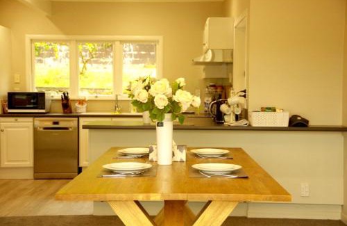 Frankton House | Lake Domain Boarding Holiday House