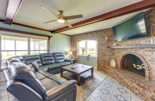 Tavares Apartment | Lake Dora Escape Canal Access and Seaplane Sights!
