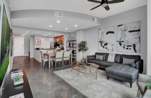 South Eola Apartment | Lake Eola Thornton Park Modern 2Bed 2Bath Secure Parking