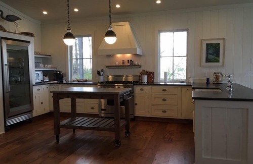 North East Cottage | Lake Erie Lakefront Custom Built Cottage ~ Amazing Sunsets ~ Private!