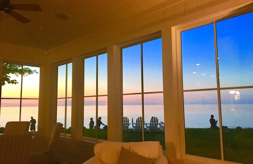 North East Cottage | Lake Erie Lakefront Custom Built Cottage ~ Amazing Sunsets ~ Private!