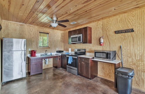 Frisco House | Lake Escape - 20 Person Bunkhouse
