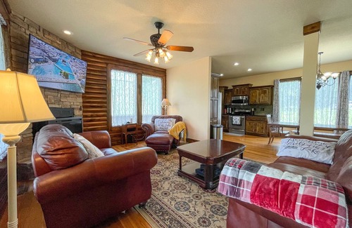 Roach House | Lake Escape - 9 Bdrm w/Awesome Decks & Dock