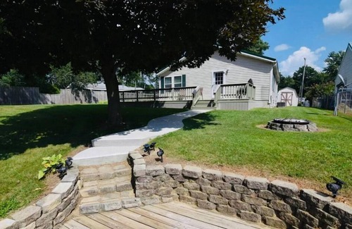 Coldwater House | Lake Escape Cottage (waterfront, jacuzzi, parking)
