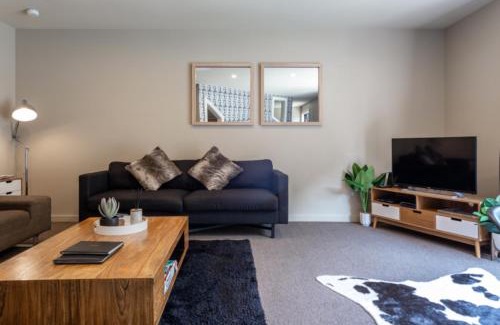 Sunshine Bay House | Lake Escape