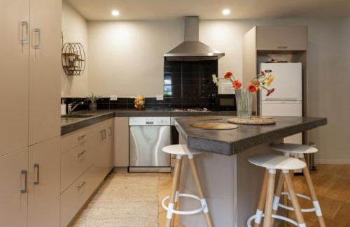 Sunshine Bay House | Lake Escape