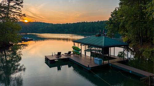 Morganton House | Lake Escape