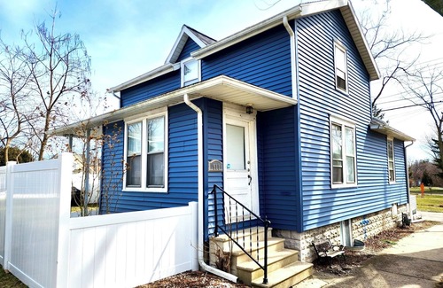 Saint Joseph House | Lake Escape! Walk to Beach, Cafes, and Shops in Saint Joseph, MI!