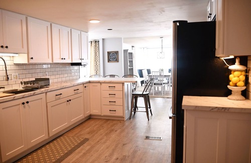 Richwood House | Lake Escape with paddle boards, fire pit & game room