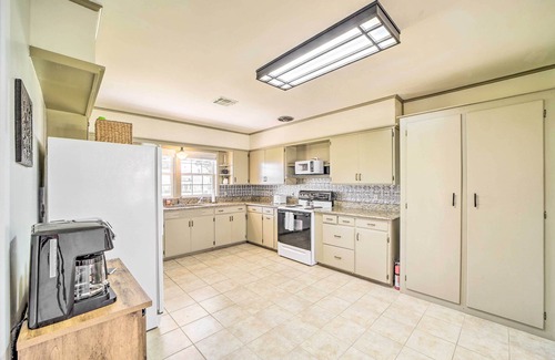 Eufaula House | Lake Eufaula Retreat w/Fire Pit, Near Main St!