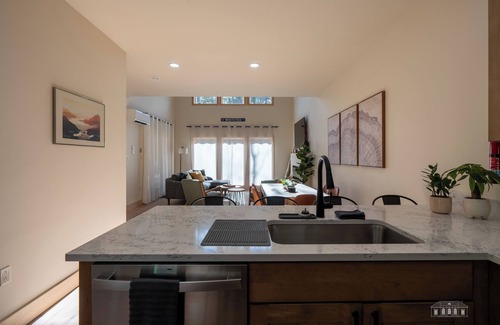 Wilmington House | Lake Everest Retreat | 3 Bed, 3 Bath