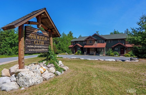 Wilmington House | Lake Everest Retreat | 3 Bed, 3 Bath