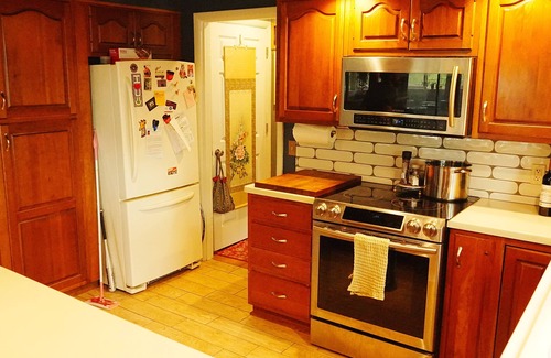 South Bend House | Lake Front, 5 minutes to ND, Mid Century Modern, vinyl lovers dream