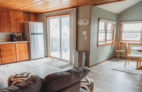 Houghton Lake Cabin | Lake Front and Beautiful Sandy Beach