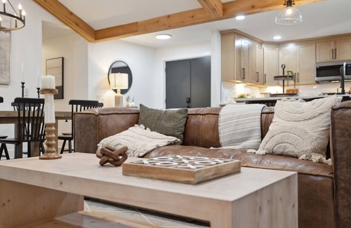 Gallatin House | Lake Front Beauty North of Nashville