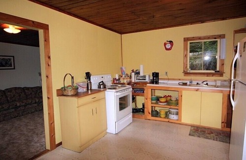 Port Orford House | Lake front Cabin Short walk to beach. Private Little House at Paradise Point