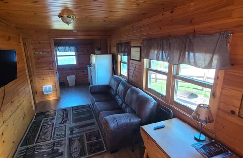 Phillips Cabin | Lake Front Cabin The Bear Den