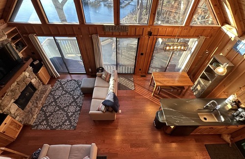 Six Mile Ski Chalet | Lake Front Chalet 9.4 miles to Clemson University