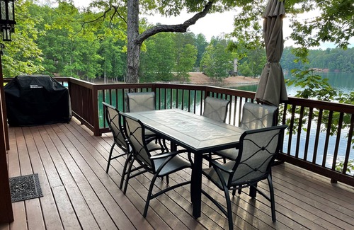 Six Mile Ski Chalet | Lake Front Chalet 9.4 miles to Clemson University