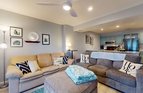 Lake Ozark Condo | Lake front condo w/incredible views, central air & shared pool