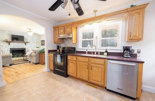Seneca House | Lake Front Cottage on Keowee
